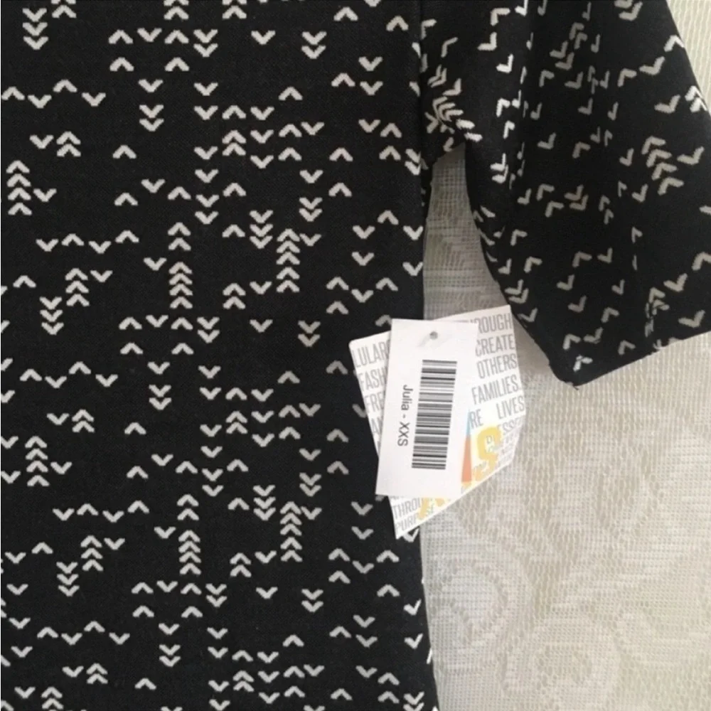 NEW!! Short Sleeve T-Shirt Julia Dress LuLaRoe size XXS Black and White - Picture 4 of 6